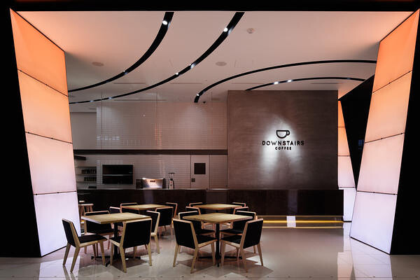 Mercedes-Benz Connection #3 ショールーム・カフェの内装・外観画像