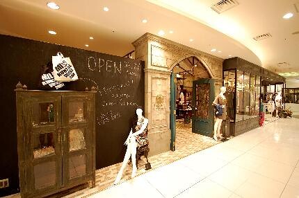 Oriental News 京阪モール店 アパレルの内装・外観画像
