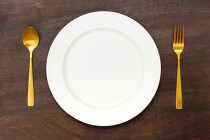 シンプルなのに役に立つ！まずは揃えたい「白い平皿」の魅力や盛り付けのポイント