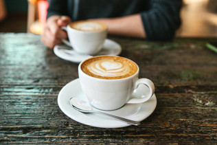コーヒーカップ・ティーカップの種類を解説。カフェ開業にもおすすめ