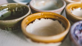 日本が誇る美しい「焼きもの」たち。有田焼、瀬戸焼、信楽焼など代表的な陶磁器10選