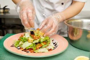 料理への異物混入を予防するための3つのポイント。調理道具で防ぐ工夫も！