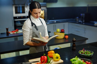 厨房づくりや調理器具・食器選びに役立つ本イメージ
