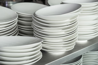 飲食店の開業時によくある業務用食器のトラブル。皿は何枚そろえる？注意するポイントは？