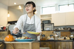 飲食店の年末繁忙期、大量調理の仕込みを乗り越える「時短＆効率アップ」の調理器具を特集！