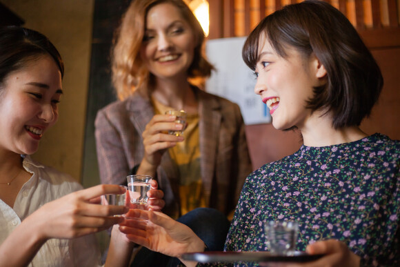 世界に広がる 日本酒 の魅力とは 美味しさを堪能する酒器も厳選 By 業務用厨房 備品を探そう 飲食店 Com