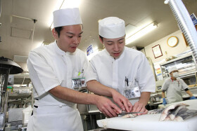回転寿しトリトン 円山店