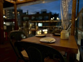 屋根裏のパリ食堂