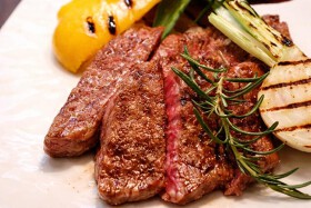 麹町BISTRO階段の途中