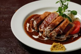 洋食 Quattro  元町本店