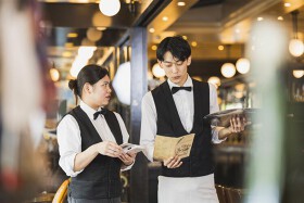 AUX BACCHANALES La Sœur CIAL 横浜