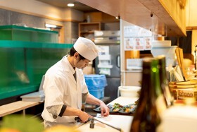 さかな市場　フォルツァ博多店