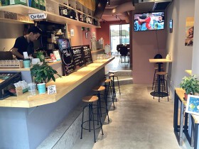 cafe &bar マズローの真実