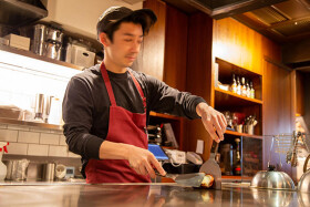 鉄板バル チェローナ