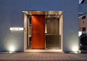 黒毛和牛 BAKURO 薬院本店