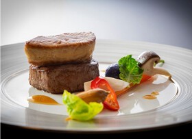  DINING HUIT  8番地 