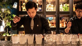 THE LIVELY BAR(ザライブリーバー）麻布十番