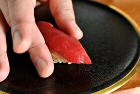 鮨 りかく