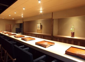 富小路やま岸 本店