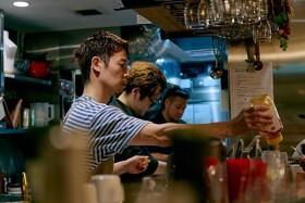 樽ワイン酒場　呑牛呑気