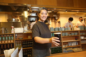 麦酒宿まり花 道玄坂（12タップの樽生クラフトビール×ネオ酒場）