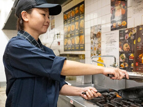 源気温泉万博おゆば　お食事処 鶴亀
