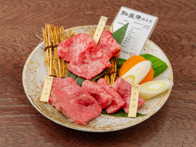 肉処 ぎんべこや