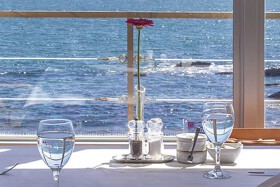 ベイサイドカフェ　レストラン　モア