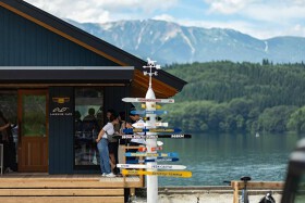 ao LAKESIDE CAFE