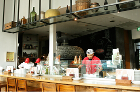 PIZZA SALVATORE CUOMO 梅田店 & The Bar