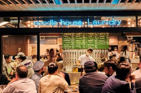 Noodle House Laundry 東京駅(15タップの樽生クラフトビール×エスニック酒場)