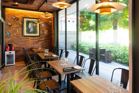 上野の森　スモークダイニングGAGA