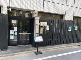 籠りや