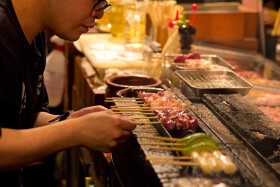 串焼酒場 萬（よろず）