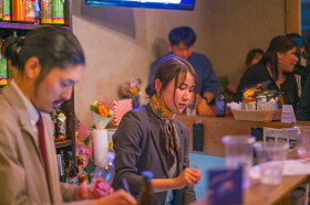 ボトルとカラオケ水中