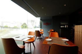 アズーリ 川口美術館店