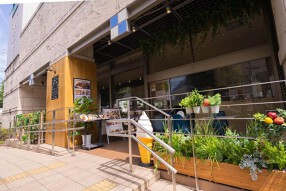 ギャラクカフェ（AROUND TABLE 西新井店）の画像