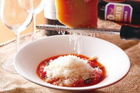 真っ赤ならーめん とまこ 大阪駅前第３ビル店の画像