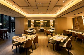 MOSS CROSS TOKYOの画像