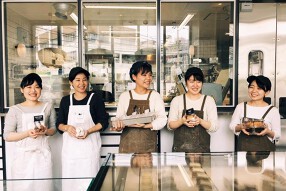 Megan Bar & Patisserie パティシエの画像