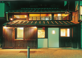 炭火焼鳥 しげ 泉店の画像