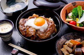 まかないテーブルの画像