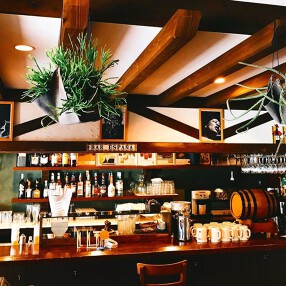 がぶ飲みワインと料理　マンデイオフの画像