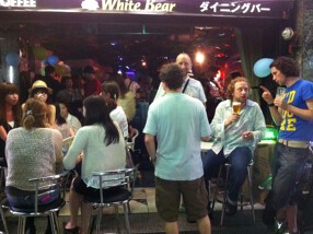 ダイニングバー WhiteBearの画像