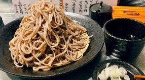 スタンドソバサンカク ハナレの画像