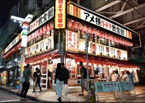 アメ横ガード下飲食街の画像