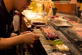 串焼酒場 萬（よろず）の画像