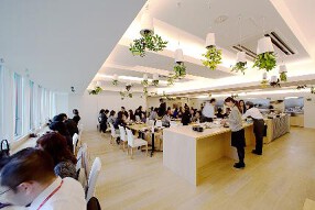 パソナグループ本社９階社員食堂の画像