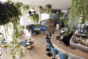  Restaurant THE MOON の画像