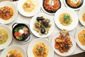 赤いパスタファームの画像